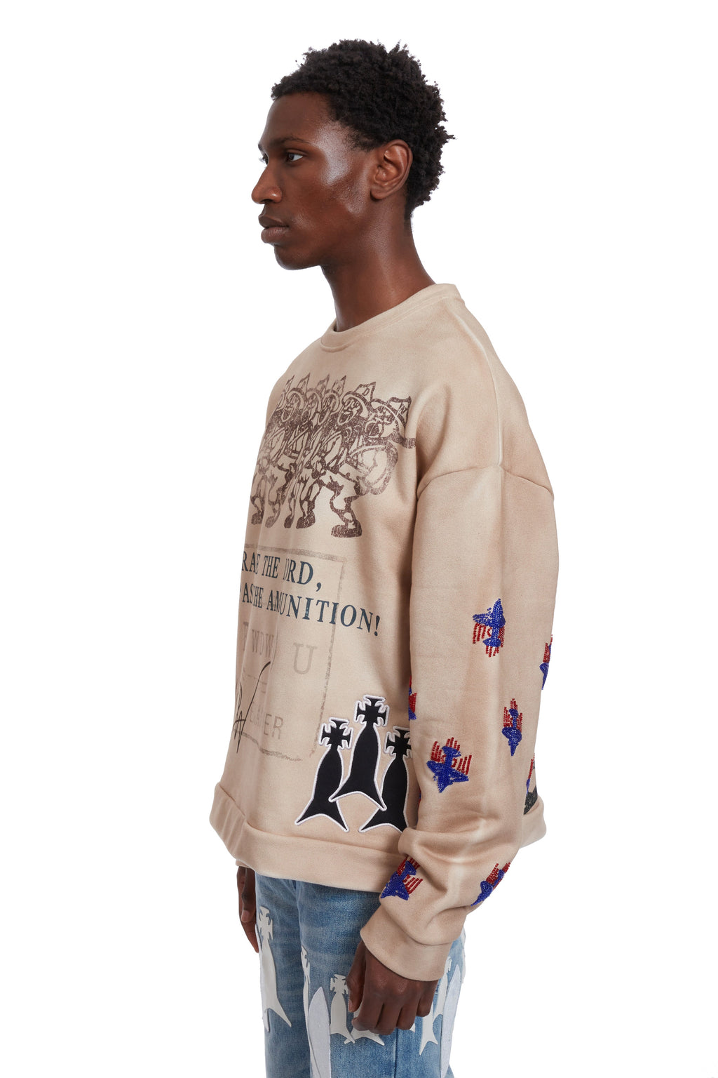 WHO DECIDES WAR AMMUNITION CREWNECK — vista 5