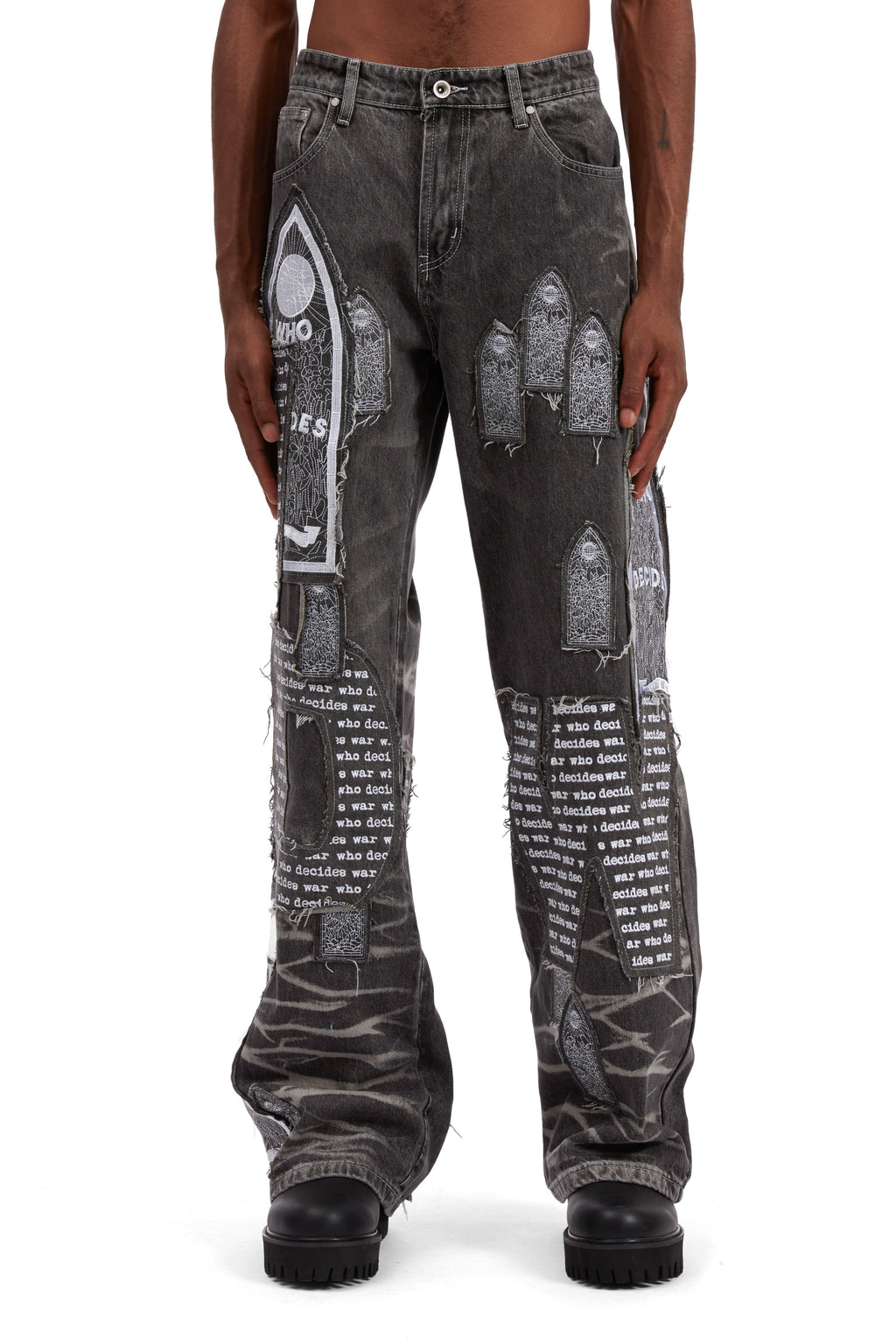 WHO DECIDES WAR MOTIF PATCHED DENIM — vista 3