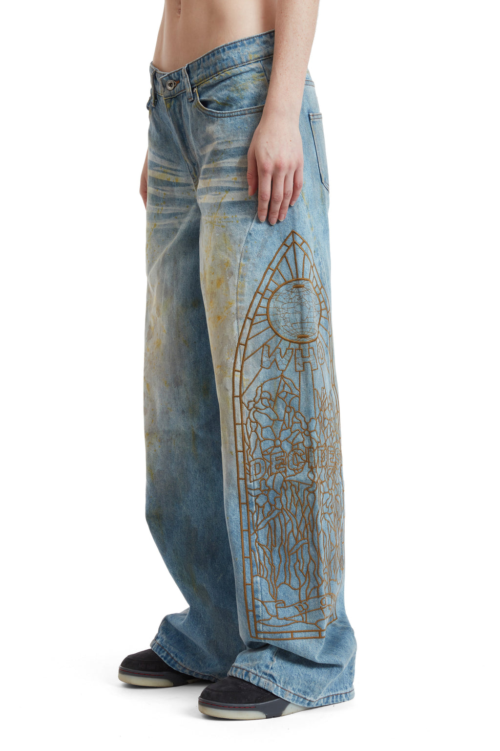 WHO DECIDES WAR OIL DENIM — vista 4