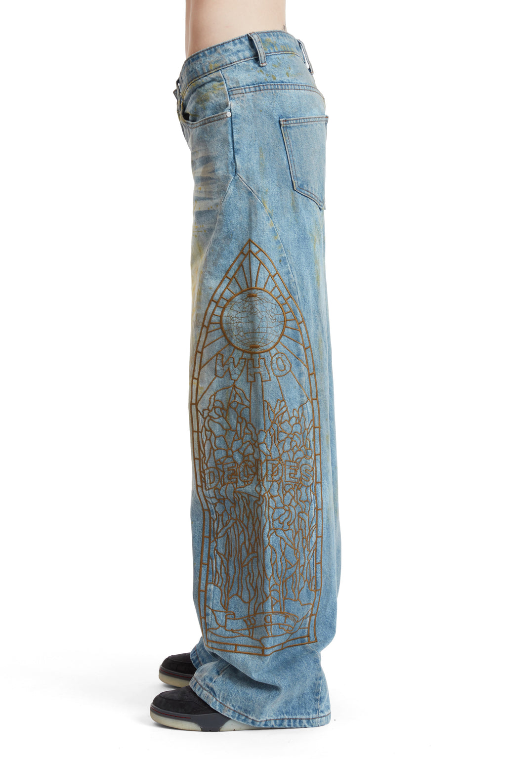 WHO DECIDES WAR OIL DENIM — vista 5