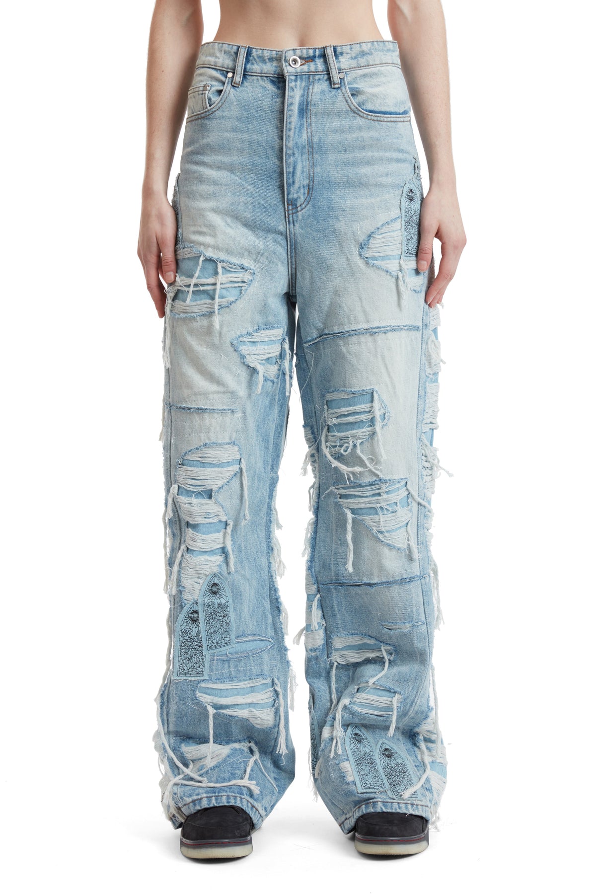 WHO DECIDES WAR FULL DISTRESS ARCH DENIM — vista 3