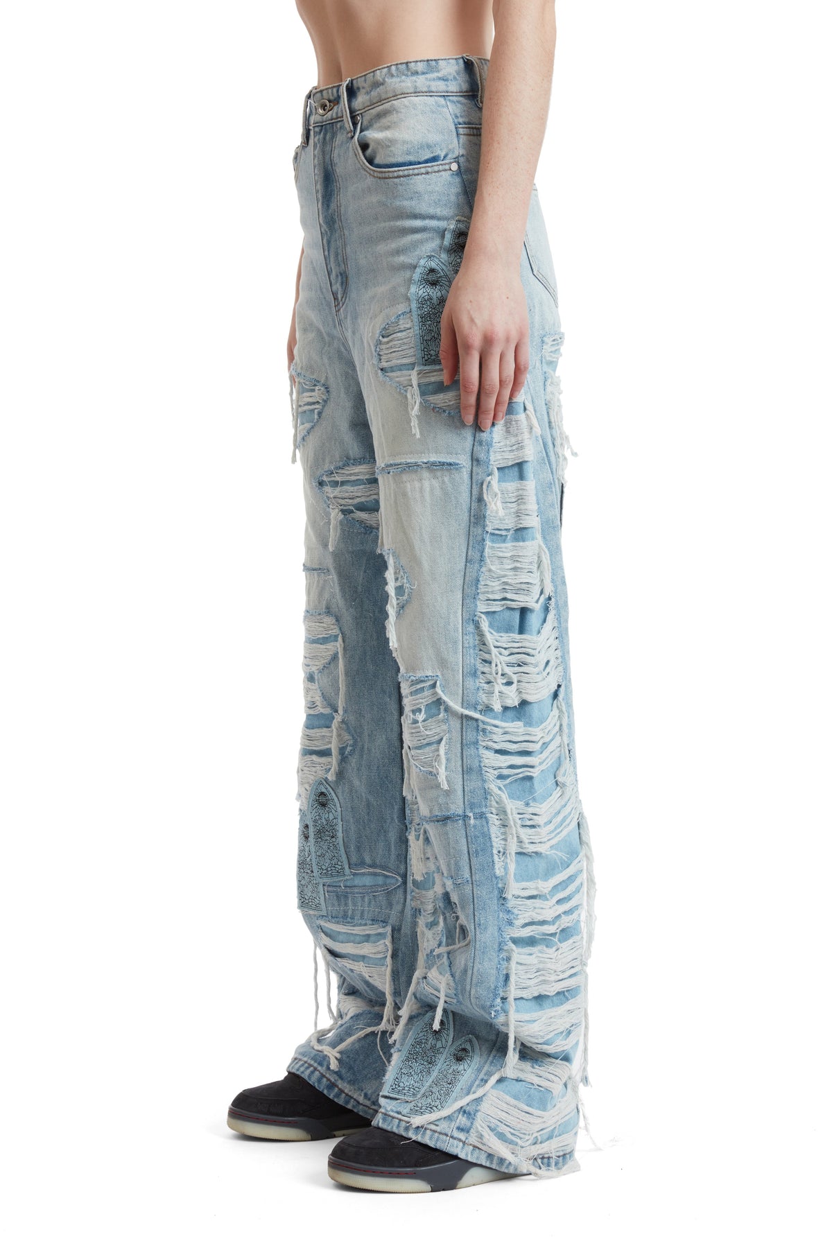 WHO DECIDES WAR FULL DISTRESS ARCH DENIM — vista 4