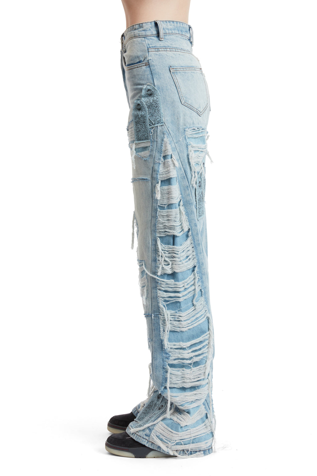 WHO DECIDES WAR FULL DISTRESS ARCH DENIM — vista 5