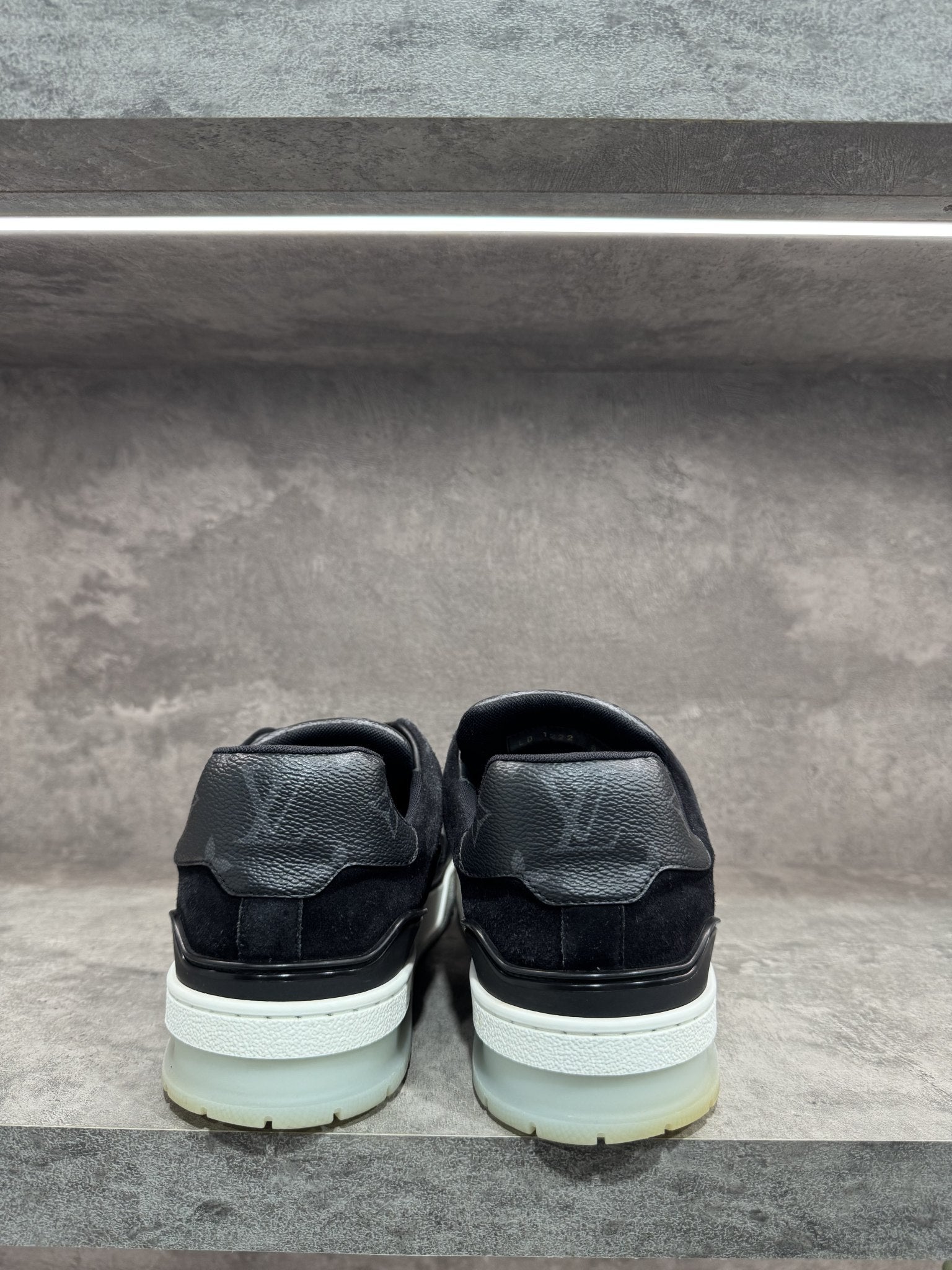 LOUIS VUITTON TRAINER BLACK MONOGRAM