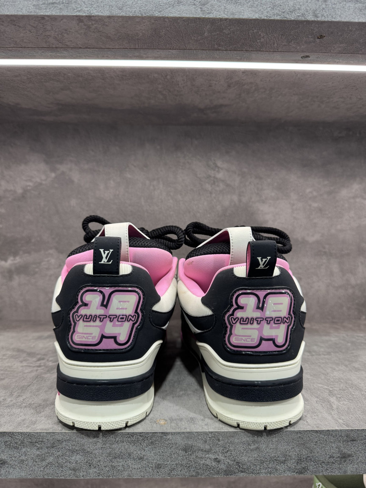 LOUIS VUITTON SKATE PINK BLACK