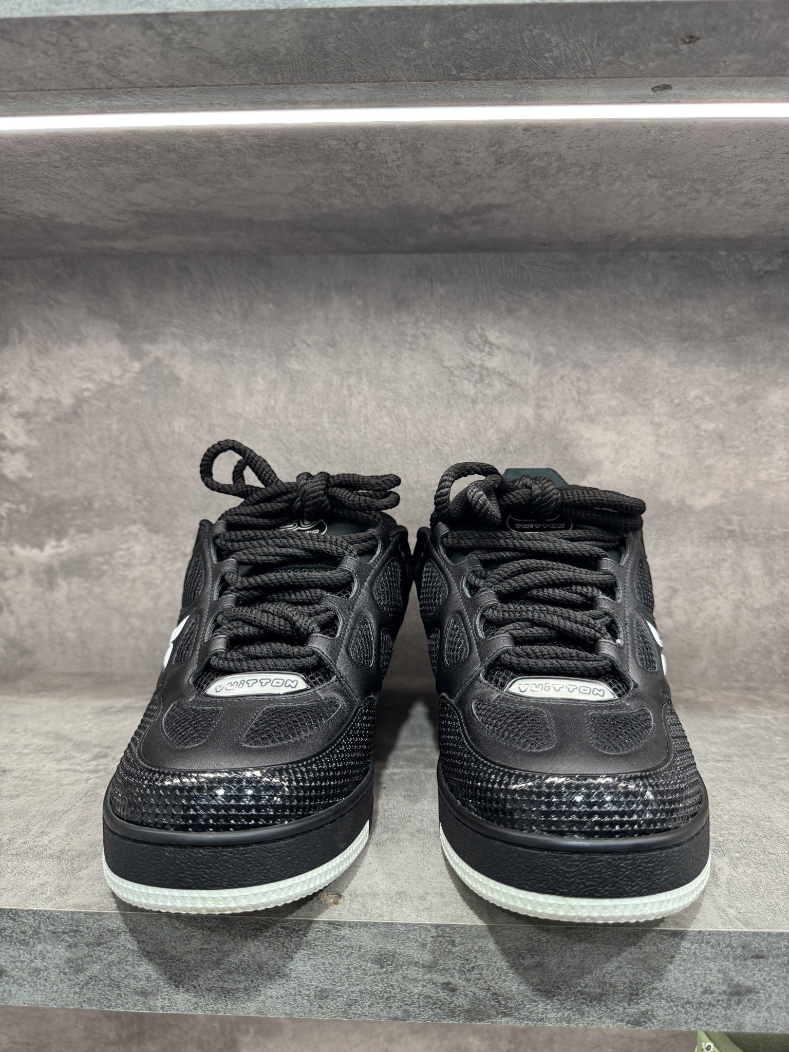 LOUIS VUITTON LV SKATE BLACK WHITE