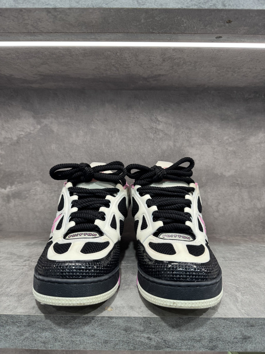 LOUIS VUITTON SKATE PINK BLACK