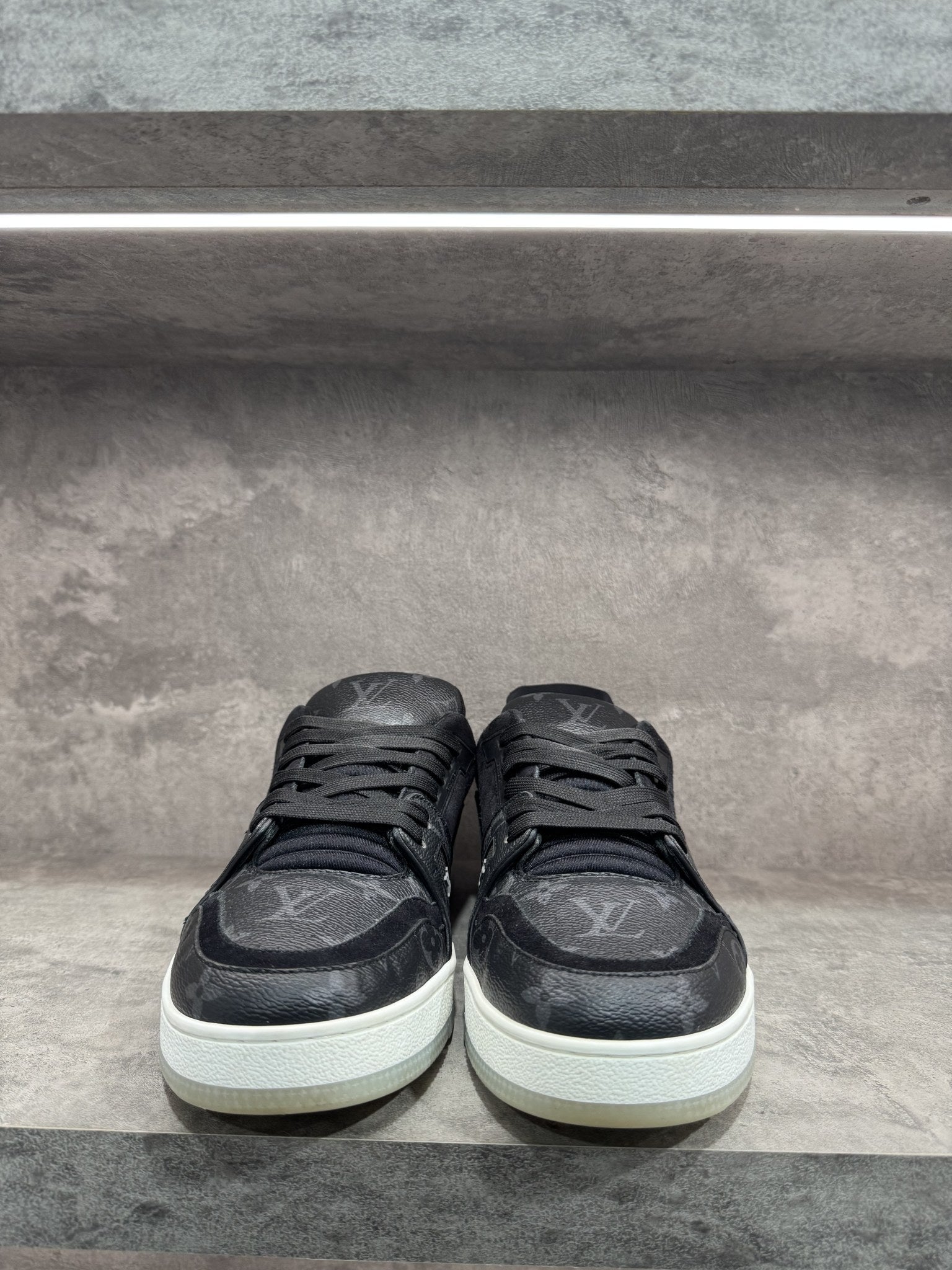 LOUIS VUITTON TRAINER BLACK MONOGRAM