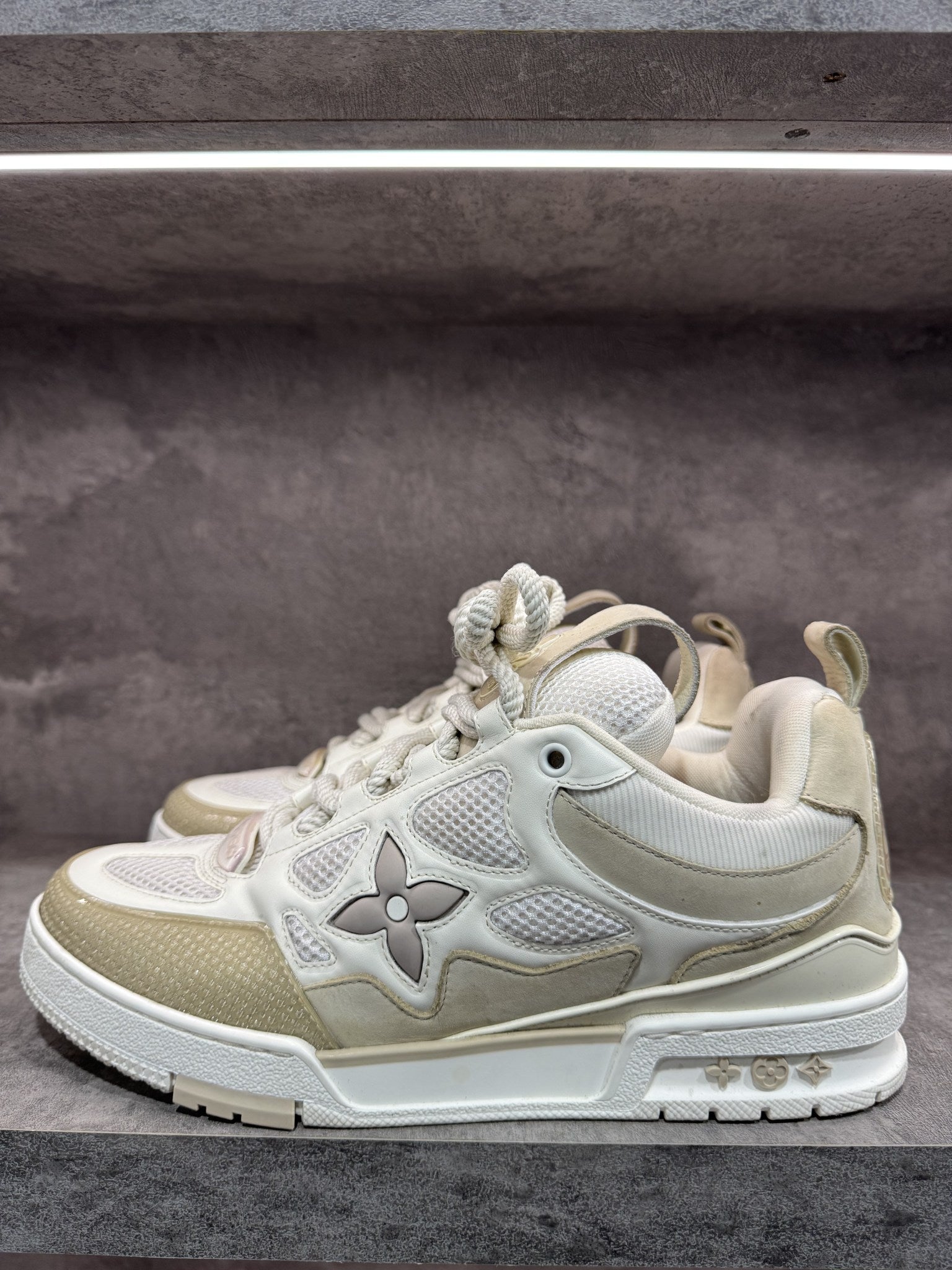 LOUIS VUITTON SKATE BEIGE WHITE