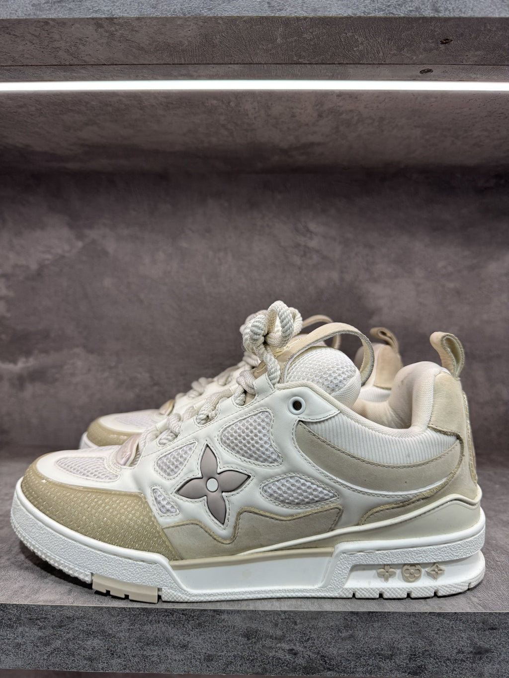 LOUIS VUITTON SKATE BEIGE WHITE