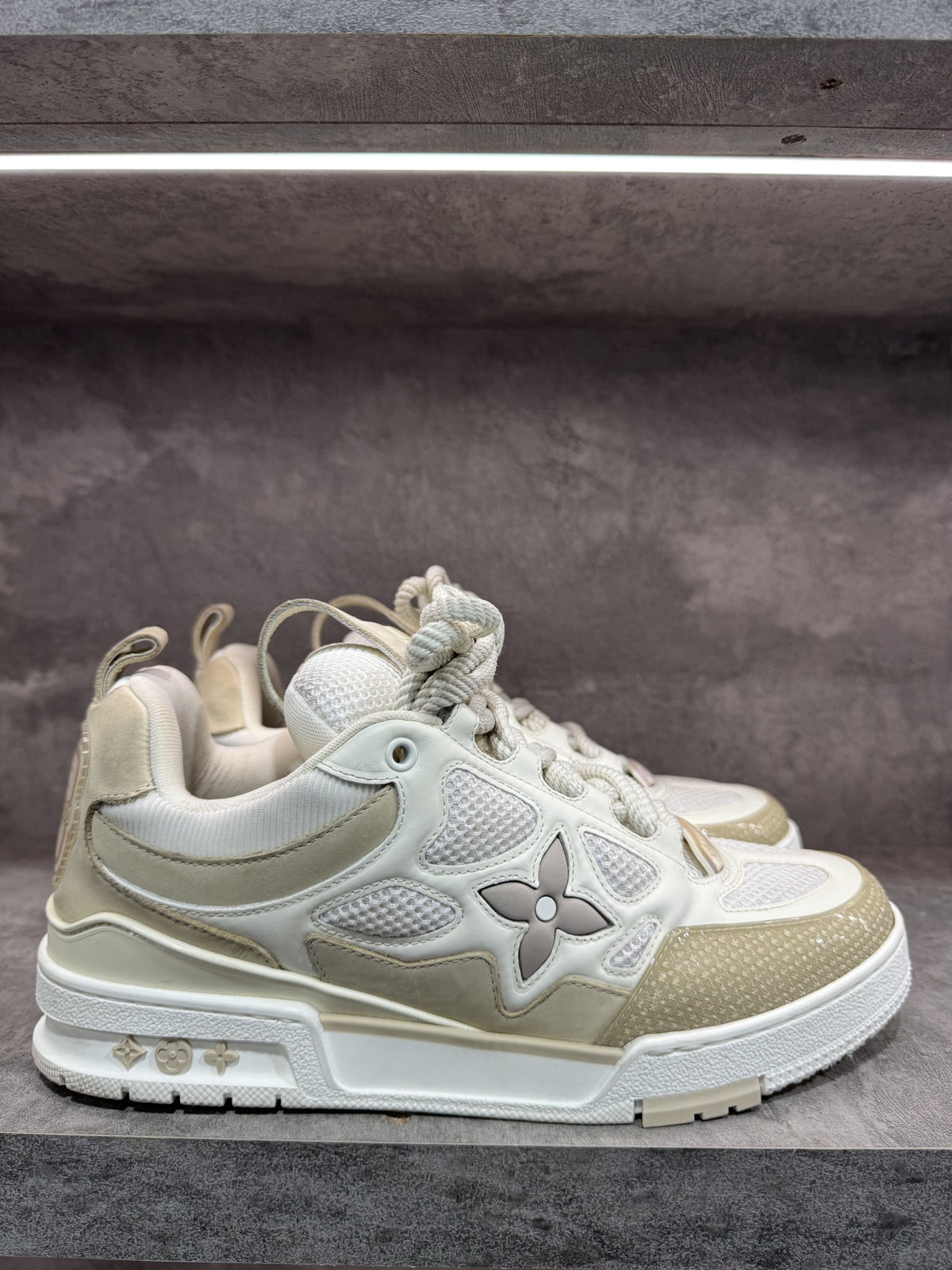 LOUIS VUITTON SKATE BEIGE WHITE