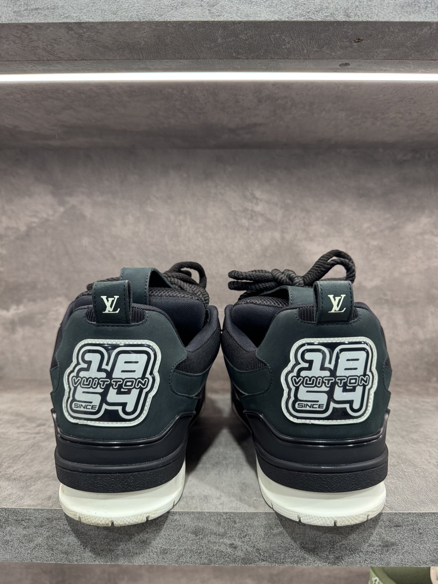 LOUIS VUITTON LV SKATE BLACK WHITE