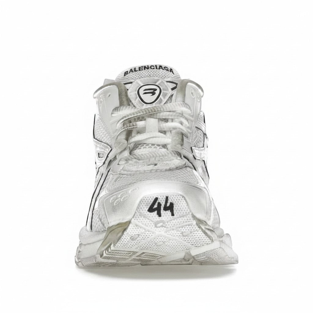 Zapatillas Balenciaga Runner blancas de The Hype Company con diseño técnico, malla y detalle de talla 44 en la puntera