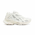 Zapatillas Balenciaga Runners totalmente blancas de The Hype Company con diseño técnico de malla y capas superpuestas
