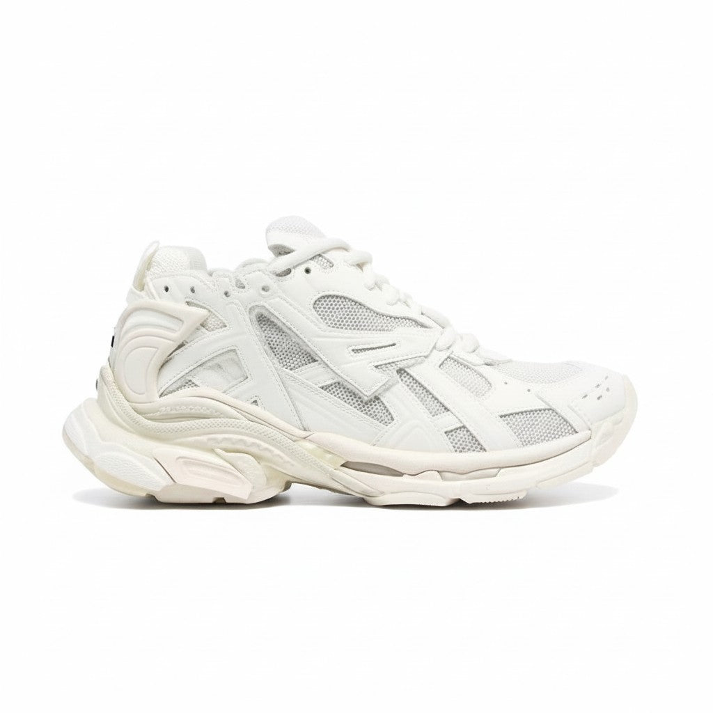 Zapatillas Balenciaga Runners totalmente blancas de The Hype Company con diseño técnico de malla y capas superpuestas