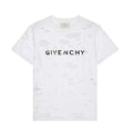 Camiseta blanca de The Hype Company con logo Givenchy negro y detalles desgastados con cortes en el tejido