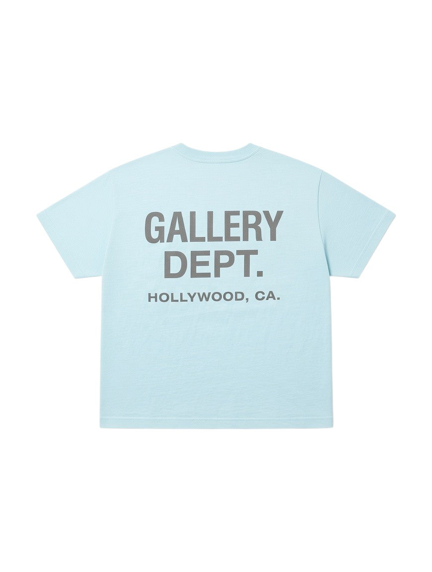 Camiseta The Hype Company Gallery Dept. azul claro con estampado gris en la espalda de Hollywood, CA.