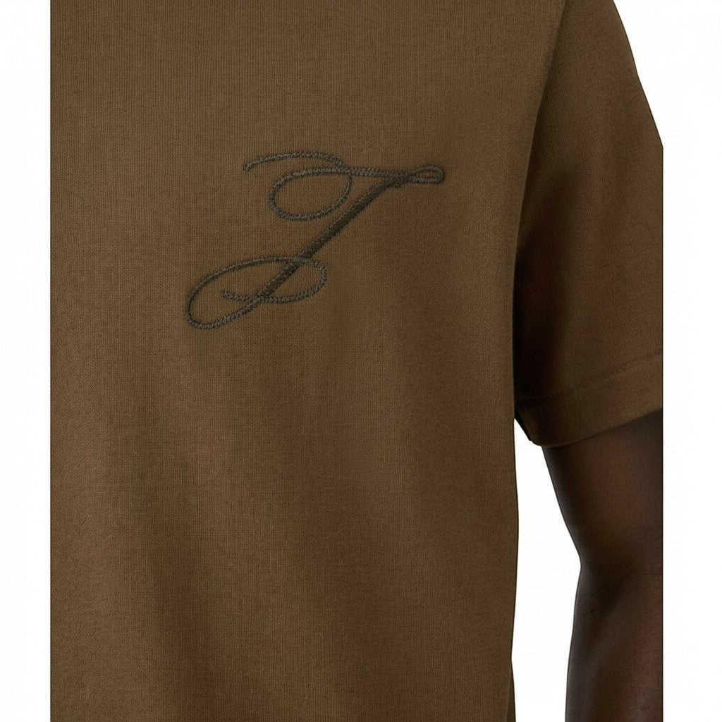 Camiseta de algodón marrón de The Hype Company con bordado de logo en el pecho, manga corta.