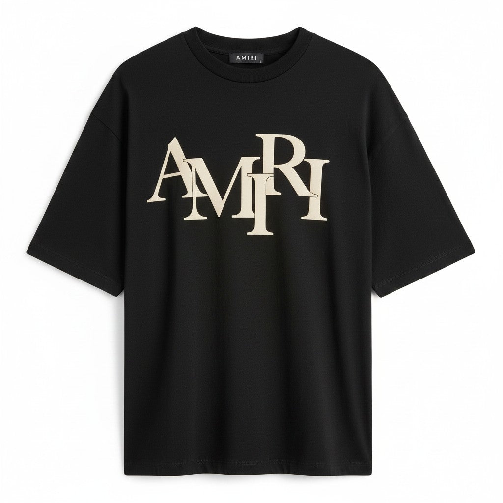 The Hype Company camiseta negra de algodón con logo AMIRI escalonado en color crema. Cuello redondo y manga corta.
