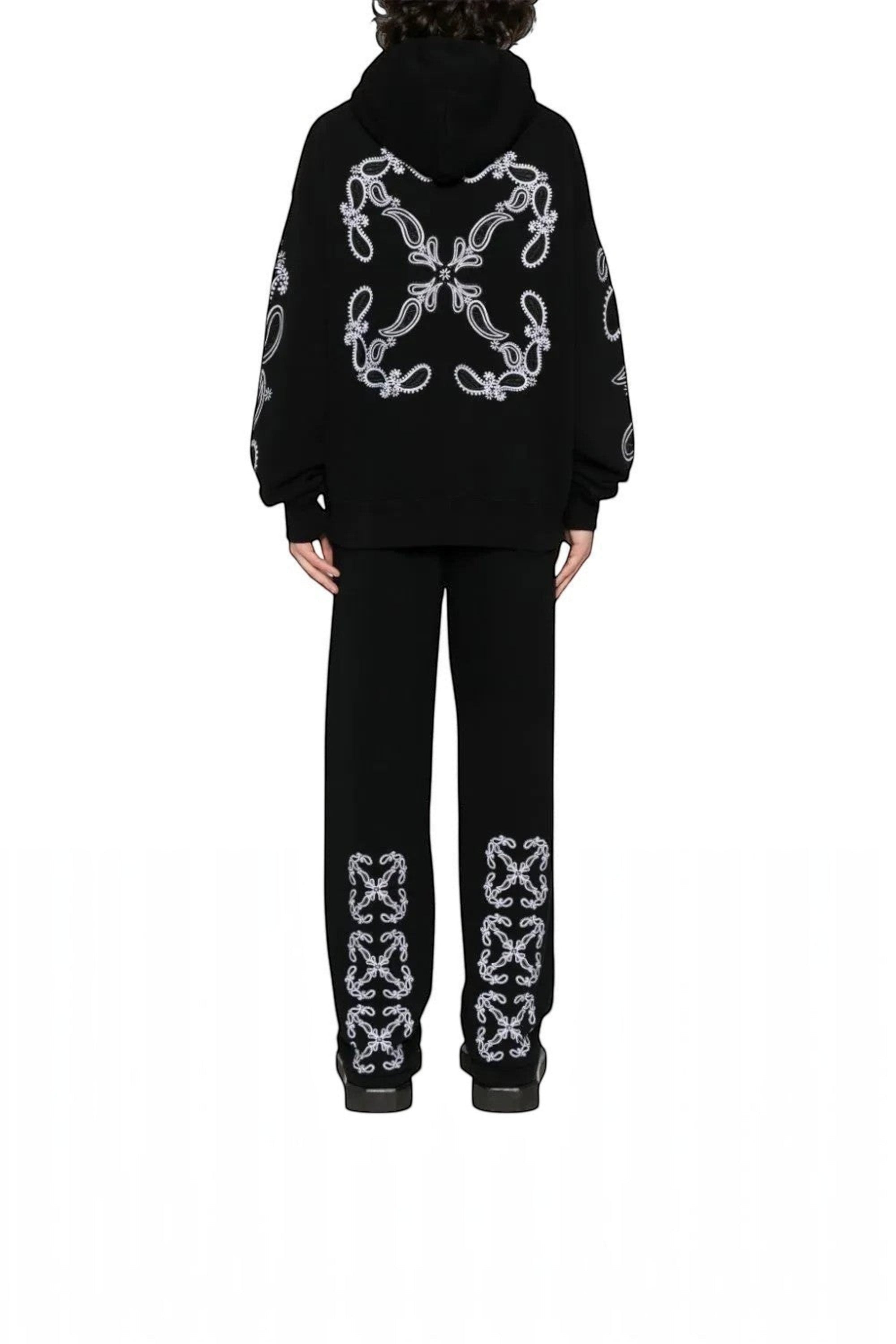 Conjunto de sudadera y pantalones negros The Hype Company con estampado de flechas y motivos bandana en blanco