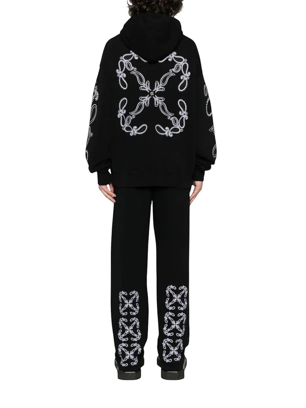Conjunto de sudadera y pantalones negros The Hype Company con estampado de flechas y motivos bandana en blanco