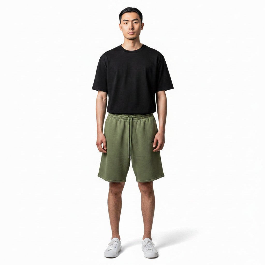 The Hype Company pantalones cortos de chándal verde militar con logo Helvetica negro y cordón.