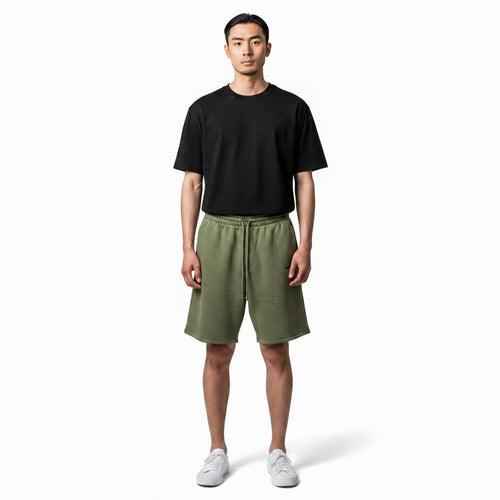 The Hype Company pantalones cortos de chándal verde militar con logo Helvetica negro y cordón.