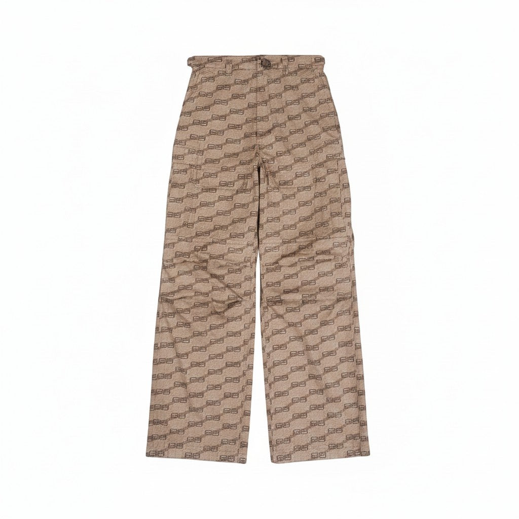 Pantalones convertibles Balenciaga BB Monogram en color beige con estampado de logo, de The Hype Company.