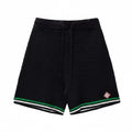 The Hype Company pantalones cortos de crochet negros con cordón y detalles de rayas verdes y blancas en el dobladillo.