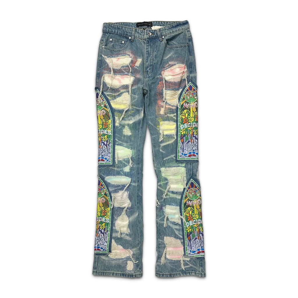 Vaqueros The Hype Company WHO DECIDES WAR ROYGBIV FUSION con efecto desgastado, parches bordados y colores vibrantes.