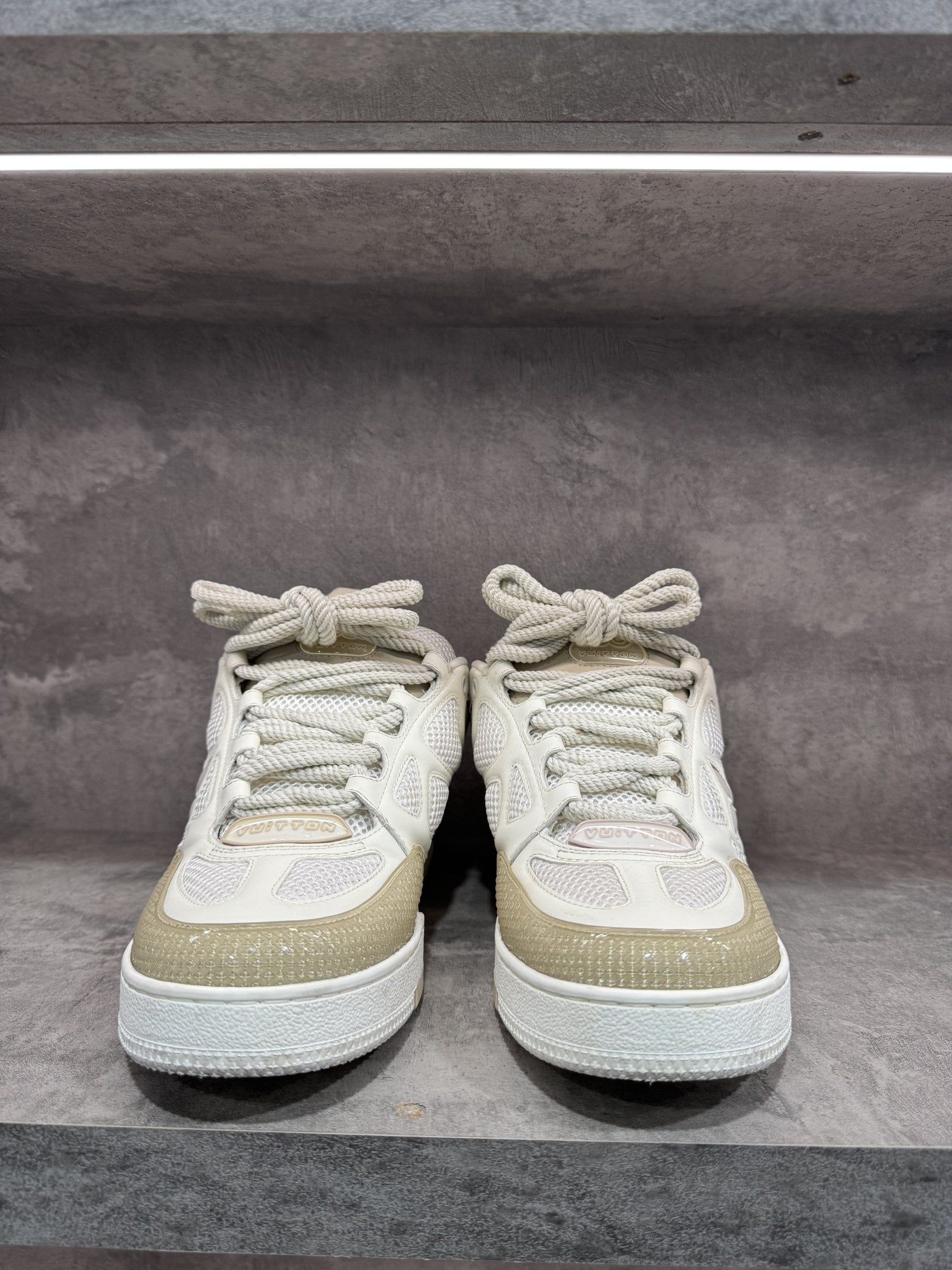 LOUIS VUITTON SKATE BEIGE WHITE